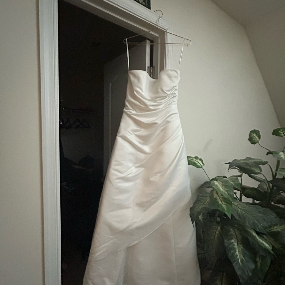 Elegant White Strapless Gown